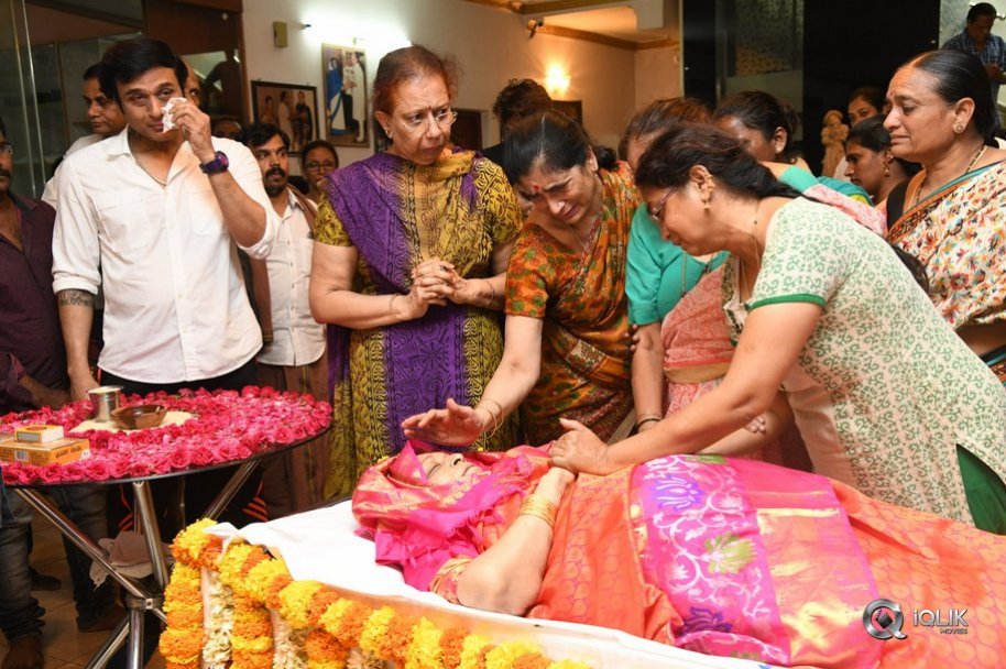 Celebrities-Pay-Homage-to-Vijaya-Nirmala-Garu